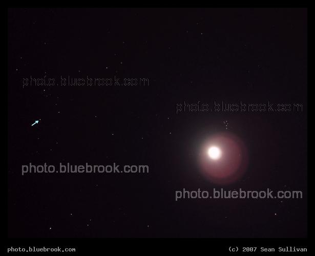 Comet Holmes with the Full Moon - Even the full moon (bright object) doesn