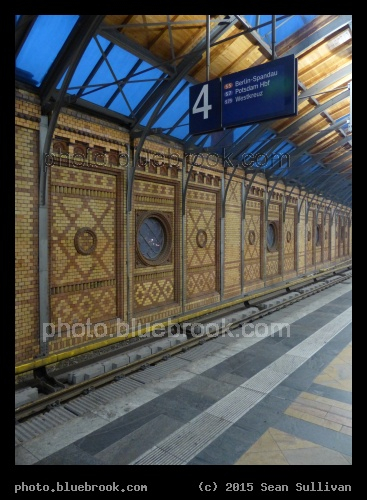 Hackescher Markt - Berlin S-Bahn train station platform
