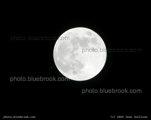 Worlds Aligned - Mars beside the moon, Corvallis MT