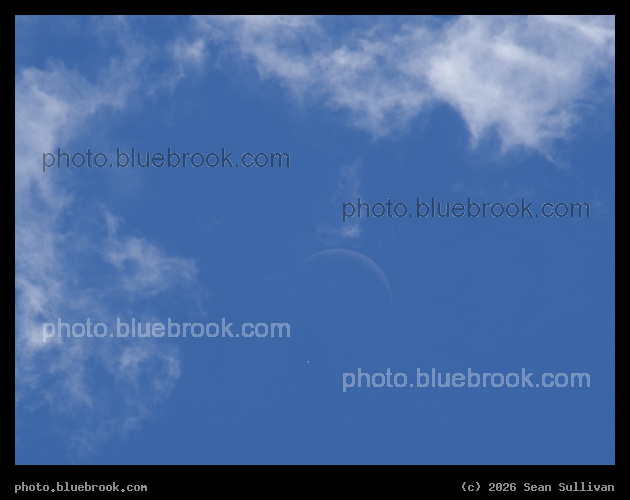 Crescent Moon approaches Venus - Minutes before a daylight occultation (the moon passing in front of Venus), Corvallis MT