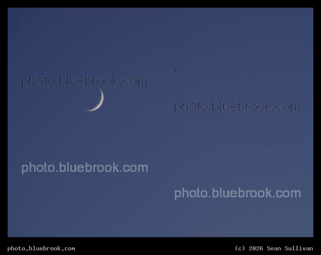 Moon and Venus in Twilight - Hours after a daylight occultation (the moon passing in front of Venus), Corvallis MT
